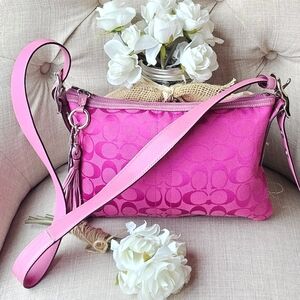 Vintage Coach Hamptons Signature Jacquard Crossbody Shoulder Bag ( Pink )